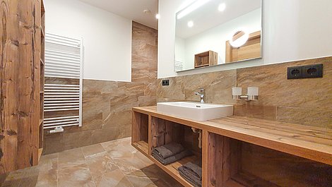 Helle & moderne Badezimmer - Appartement Schönachtal