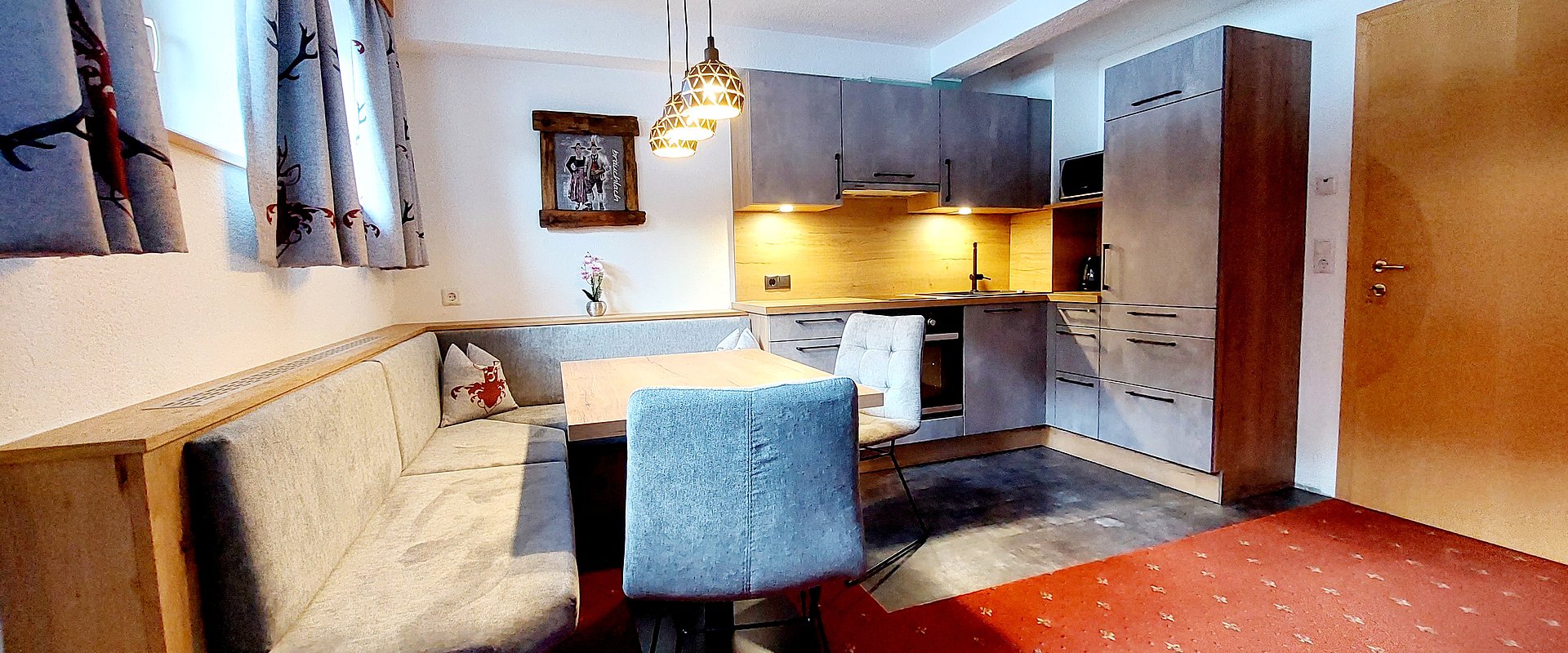 Wohnküche mit gemütlichem Essbereich - Appartement Waldblick