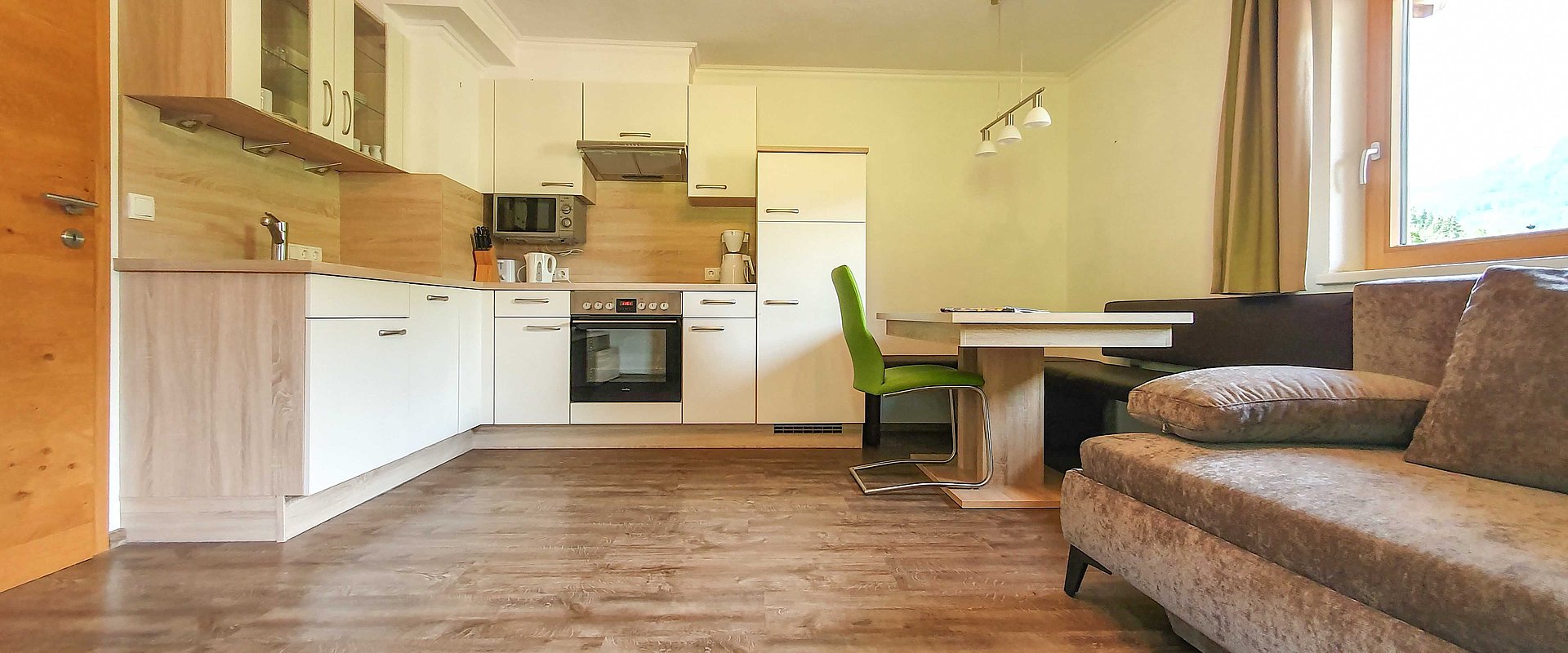 Voll ausgestattete Wohnküche inkl. Schlafcouch - Appartement Isskogel