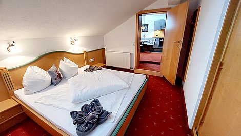 Schlafzimmer mit Doppelbett - Appartement Waldblick