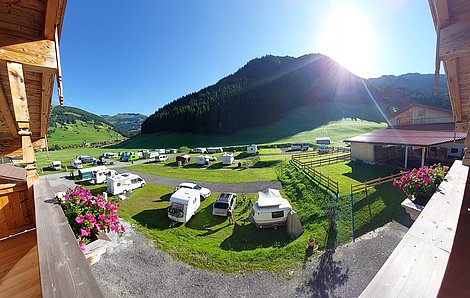 Blick auf den Campingplatz im Sommer - Schönachhof Gerlos
